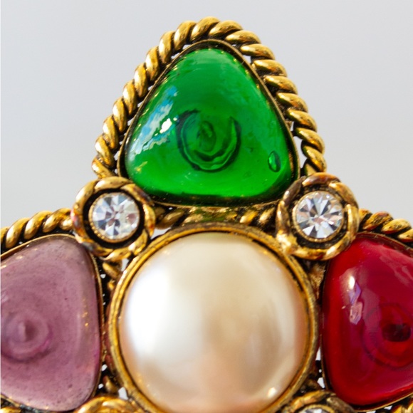 Chanel 1990s Gold Plated Gripoix Glass Pearl Multicolor Collection 23 Brooch - Picture 7 of 8